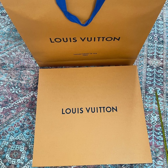 Authentic Louis Vuitton box. - Picture 5 of 10